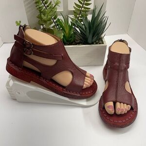 Gabor Maroon and Beige Sandals in nw condition